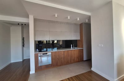 Alquiler de un amplio apartamento de 3 habitaciones, 73 m², centro de Novi Belgrado, Serbia